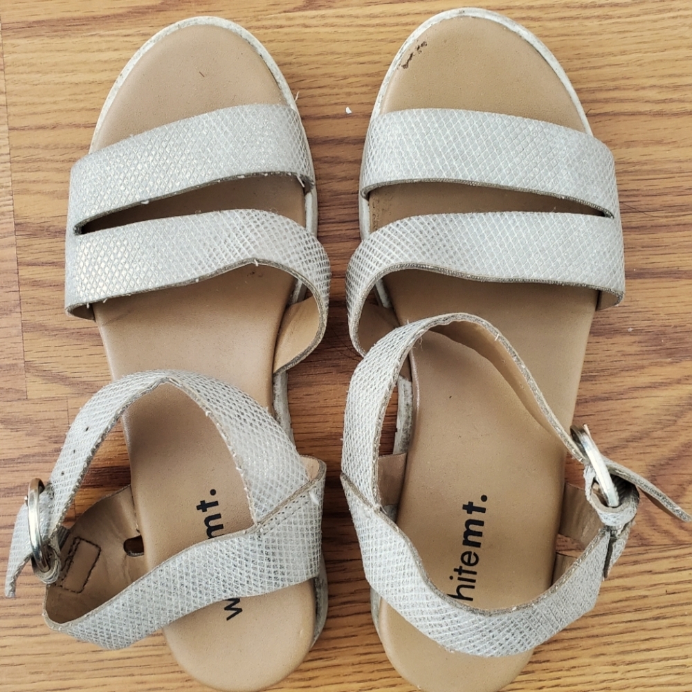 White Mountain silver sparkly summer wedge sandals size 6